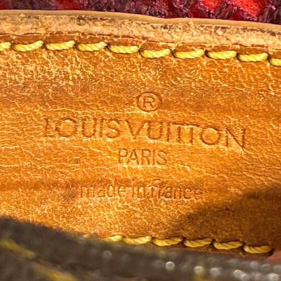 Authentic Louis Vuitton Vintage Canvas Monogram strap with Shoulder Pad - Picture 11 of 11